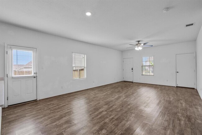 Photo - 791 Circle Wy