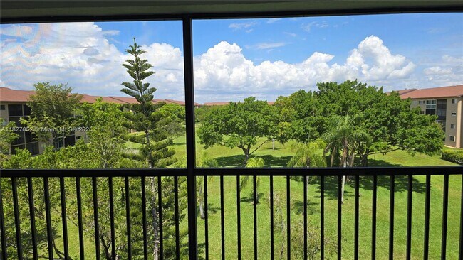 Photo - 1650 SW 124th Terrace Unidad 407D Rental