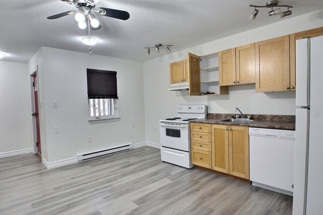 Building Photo - 132 almab Unit b