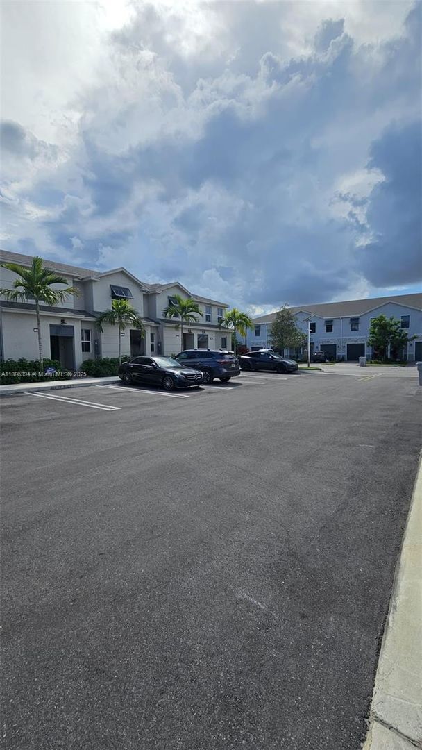 Photo - 364 NW 8th Ct