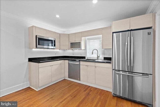 Photo - 182 W Court St