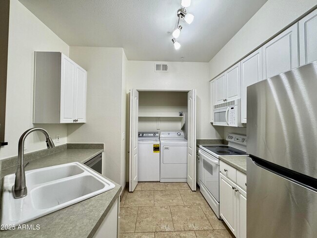 Building Photo - 1701 E Colter St Unit 235 Rental