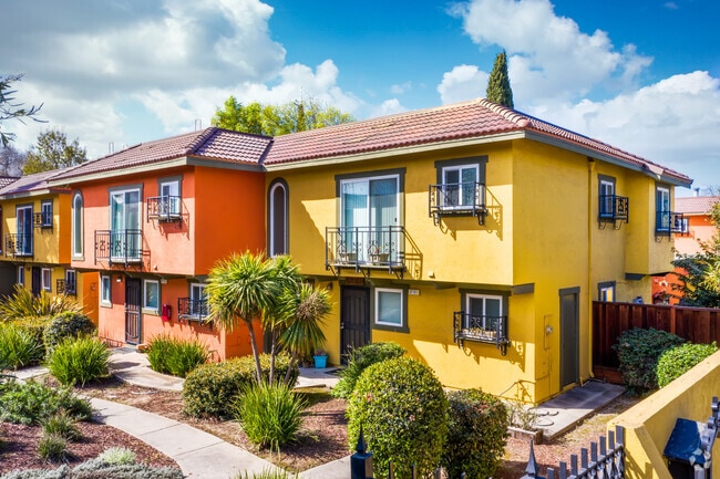 Valencia Townhomes - Valencia Townhomes