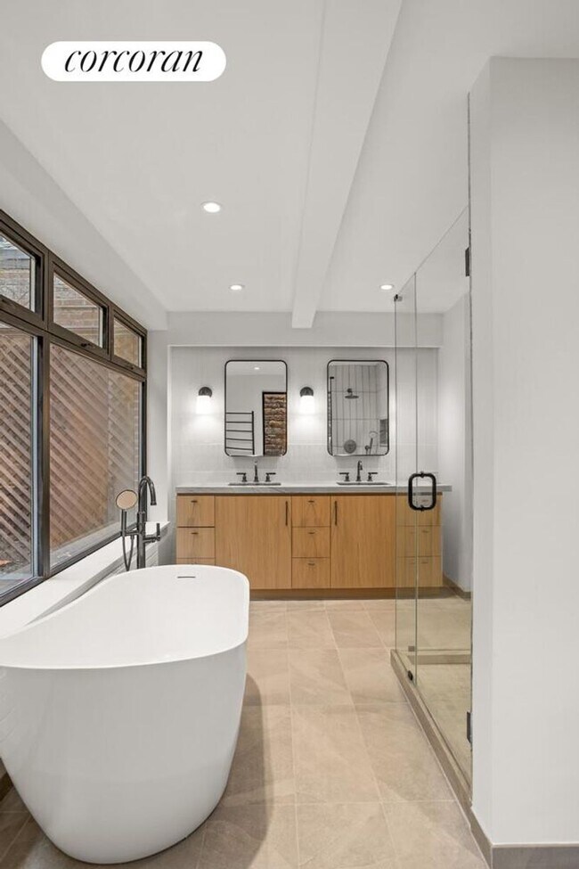 Photo - 306 E 15th St