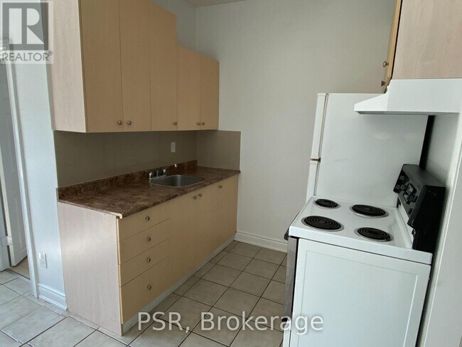 Photo - 3110 Lake Shore Blvd W