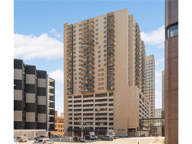 66 9th St E Unit 1305
