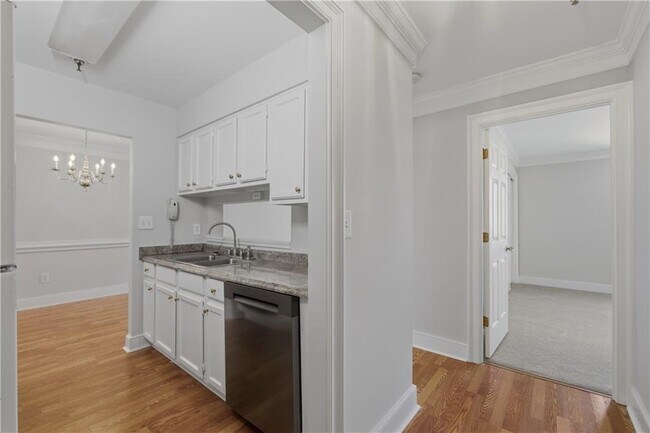 Photo - 300 Johnson Ferry Rd Unit B915