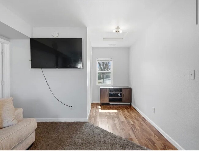 Photo - 1525 5th Ave NW