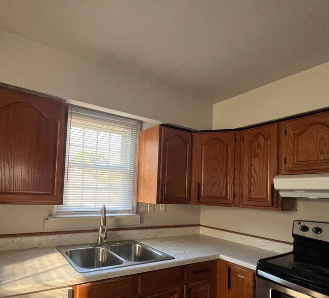 Building Photo - 1720 Seaboard Ave Unit B Rental