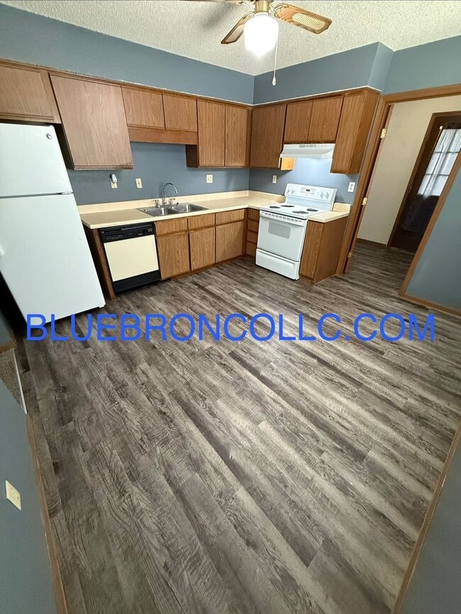 Photo - Updated 2-Bedroom Apartment in Raytowm Unit 9117