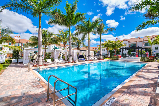 West Phase Pool and sundeck - Avalon Miramar Park Place Apartments