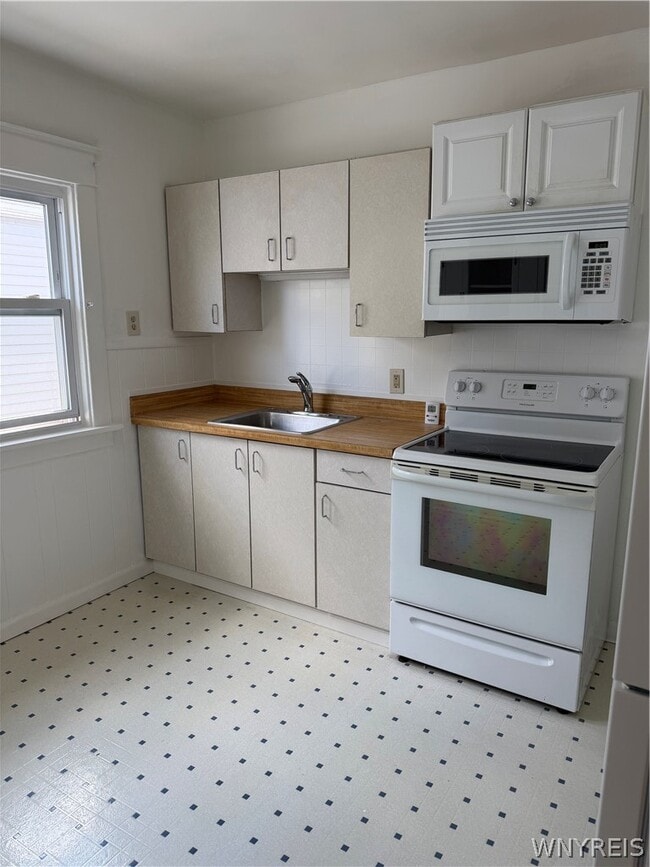 Photo - 167 Taunton Pl