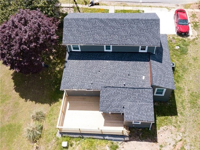 Photo - 3 Bedrooms.  2.5 Baths. Luxury Upgrades