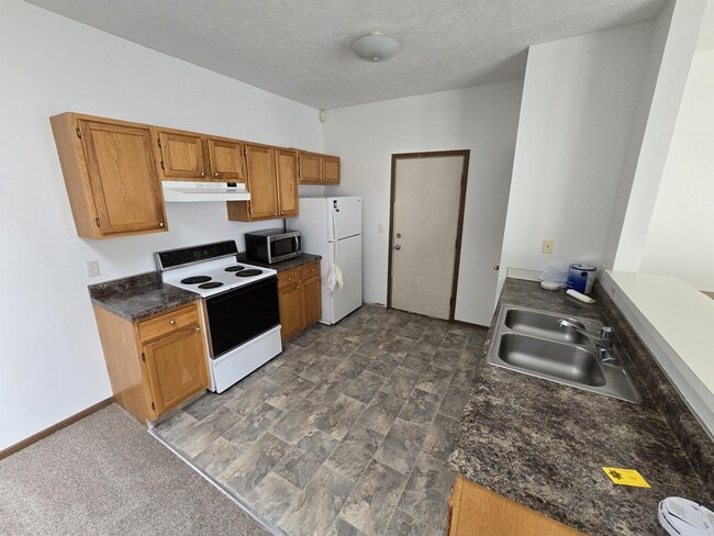 Photo - 748 W Belmont Ave