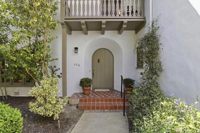 Photo - 566 E Crescent Dr