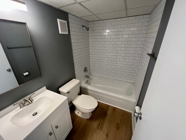 Bathroom - 2718 Painter Ave Unit C108