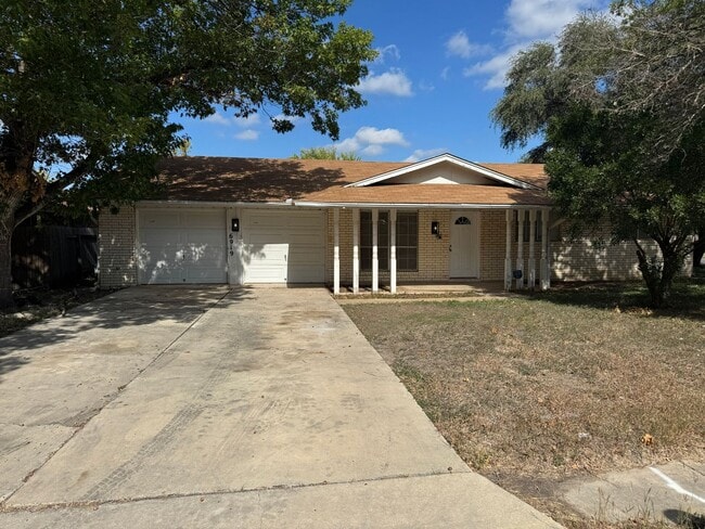 Building Photo - 6919 Moon Lake Dr