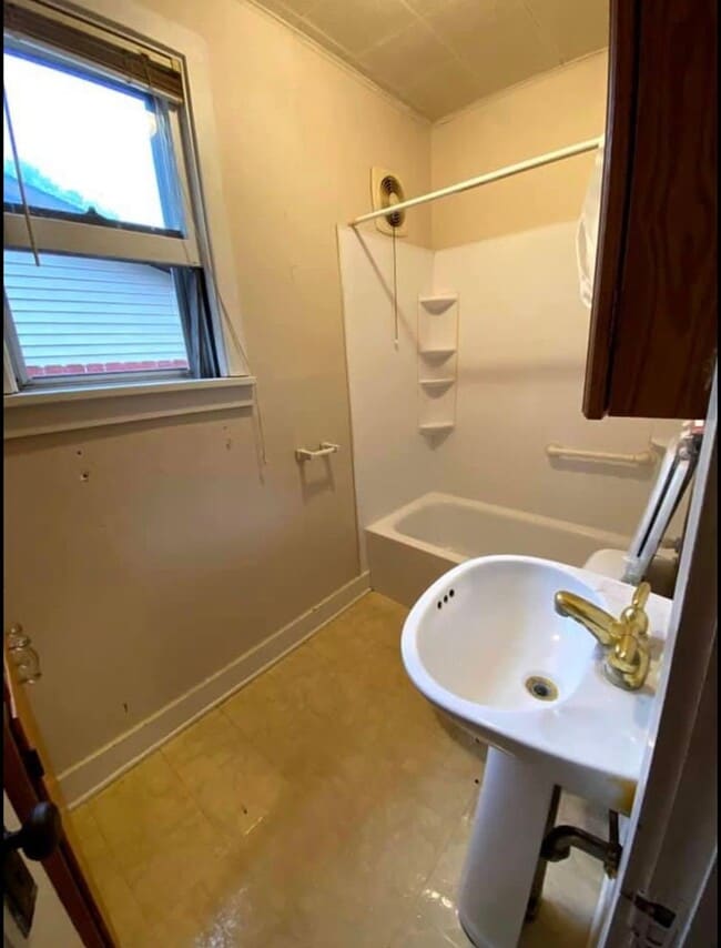 Building Photo - 1527 Ferry St Unit 1527 Ferry Street