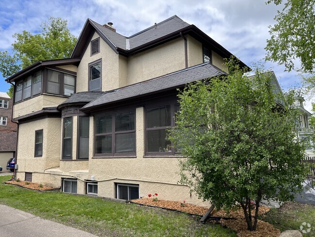 Building Photo - 2744 Fremont Ave S Unit 1 Rental