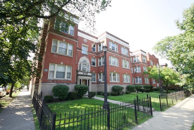 Building Photo - 4406 N Racine Ave Unit G Rental