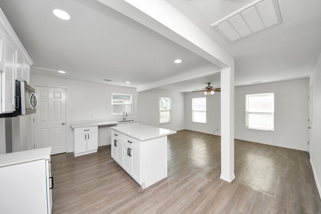Photo - 7004 Conley St