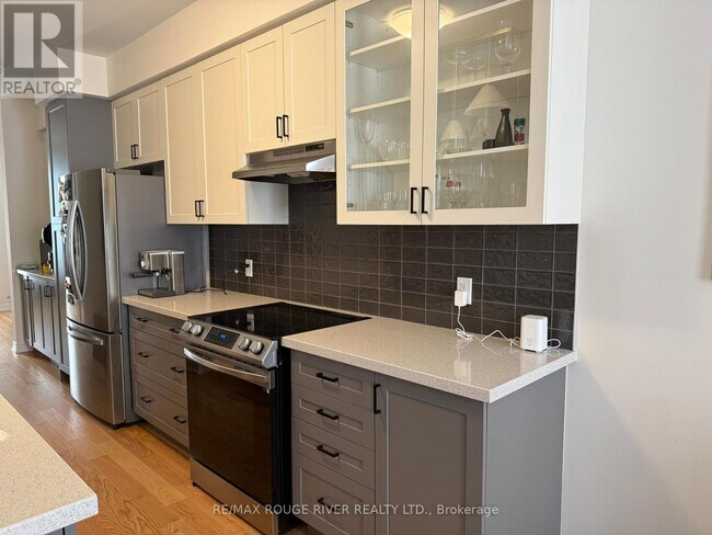 Photo - 6715 Thickson Rd N