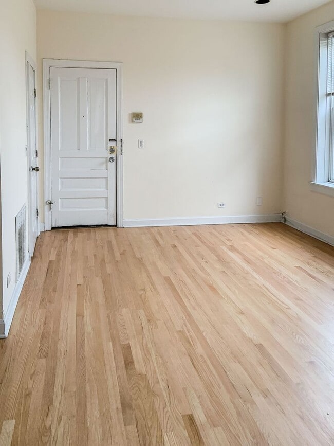 Building Photo - 2318 N Southport Ave Unit 1F