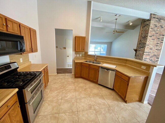 Photo - 322 Quail Hollow Dr
