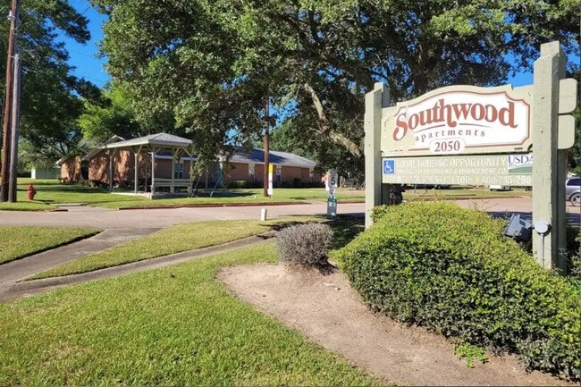 Building Photo - 2050 S Byrd Ave