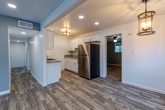 Photo - 4535 E 14th St