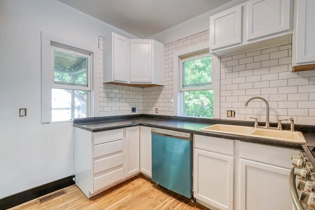 Photo - 1340 Lansing Ave