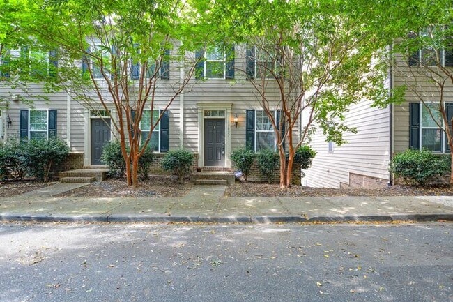 Building Photo - 2-bedroom end-unit w/ Bonus room! Rental