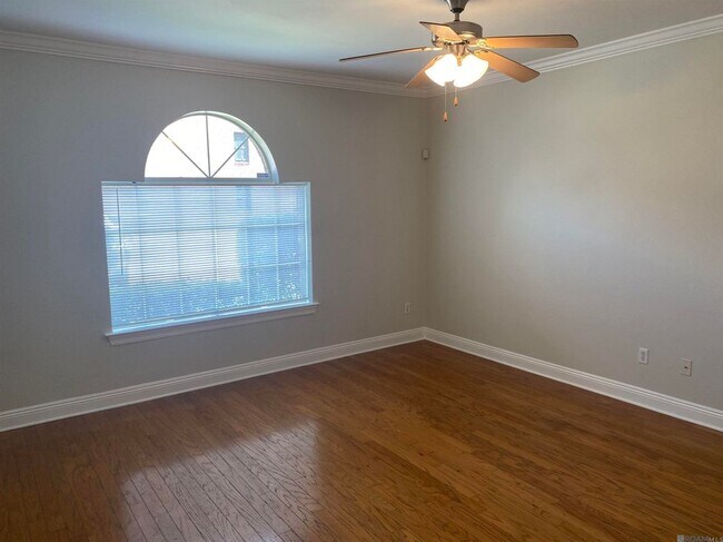 Photo - 2121 Plantation Ln