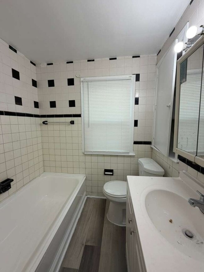 Photo - 16200 Littlefield St