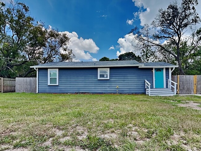 Building Photo - Beautiful 3 Beds 2 Baths Home in East Tampa!