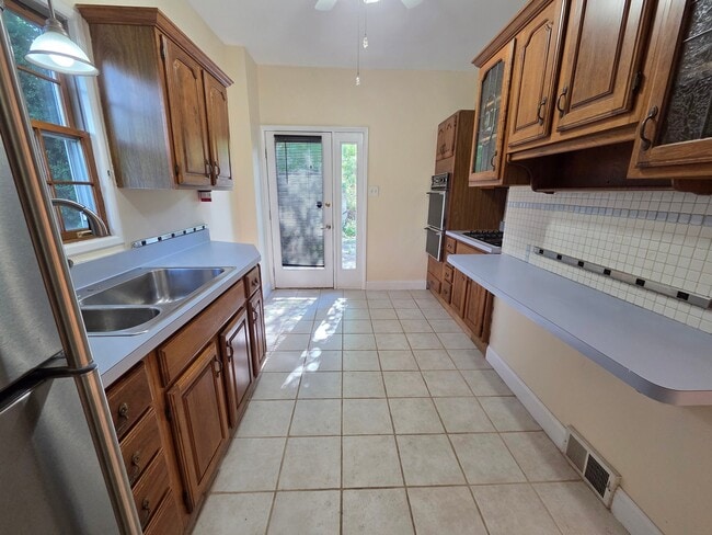 Photo - 313 Rinne St