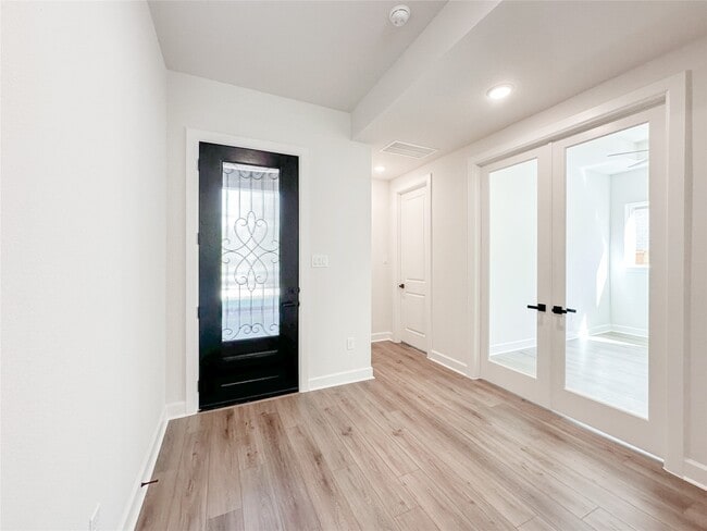 Photo - 1015 Windy Creek Path