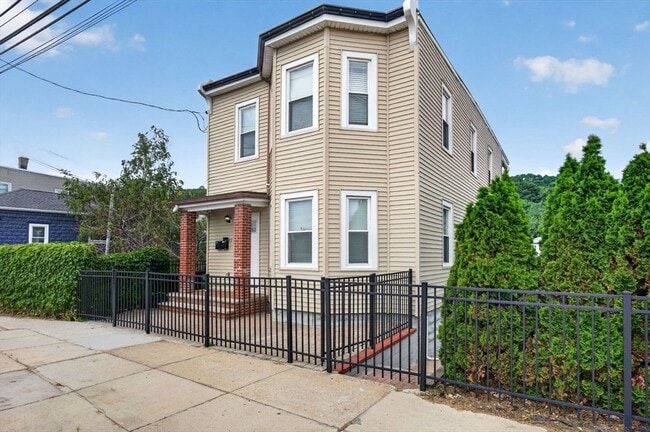 Building Photo - 41 Boardman St Unit 2