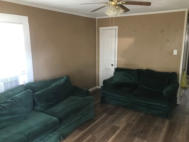 Photo - 1204 Desmond St
