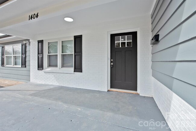 Photo - 1404 Nottingham Rd