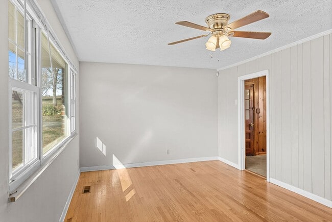 Photo - Updated 3bd/2bth home with Remodeled Master Suite & Prime Location!