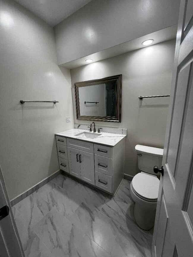 Photo - 7435 Encino Ave