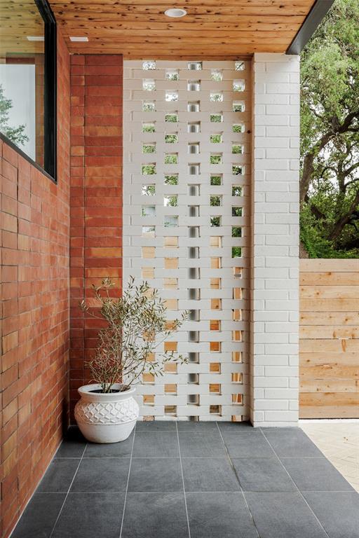 Photo - 303 W Elizabeth St