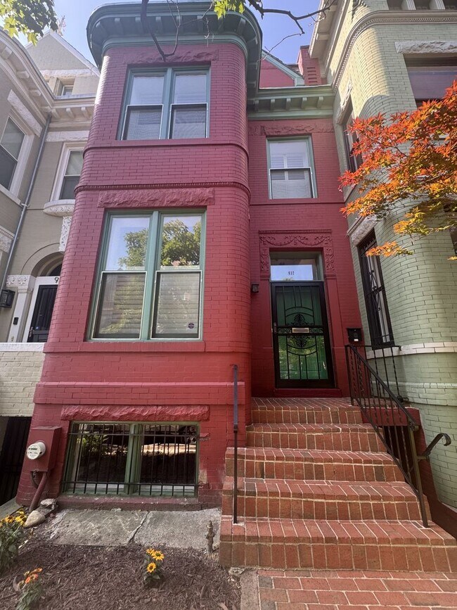 Building Photo - 3BR/1.5BA Historic Townhouse in the Heart of Shaw with Parking