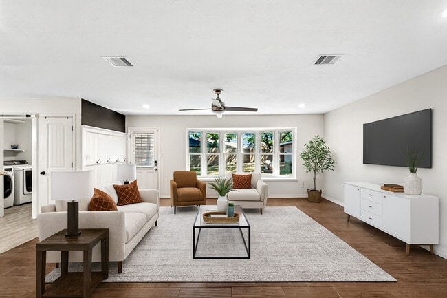 Building Photo - 2018 Westlake Rd