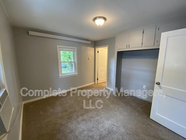 Photo - 220 E 7th St