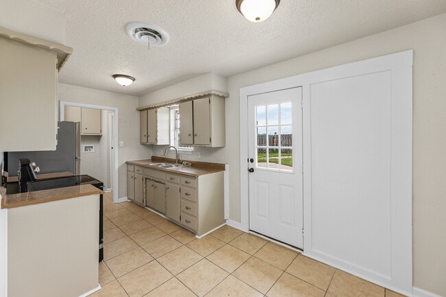 Photo - 4699 NW Ozmun Ave