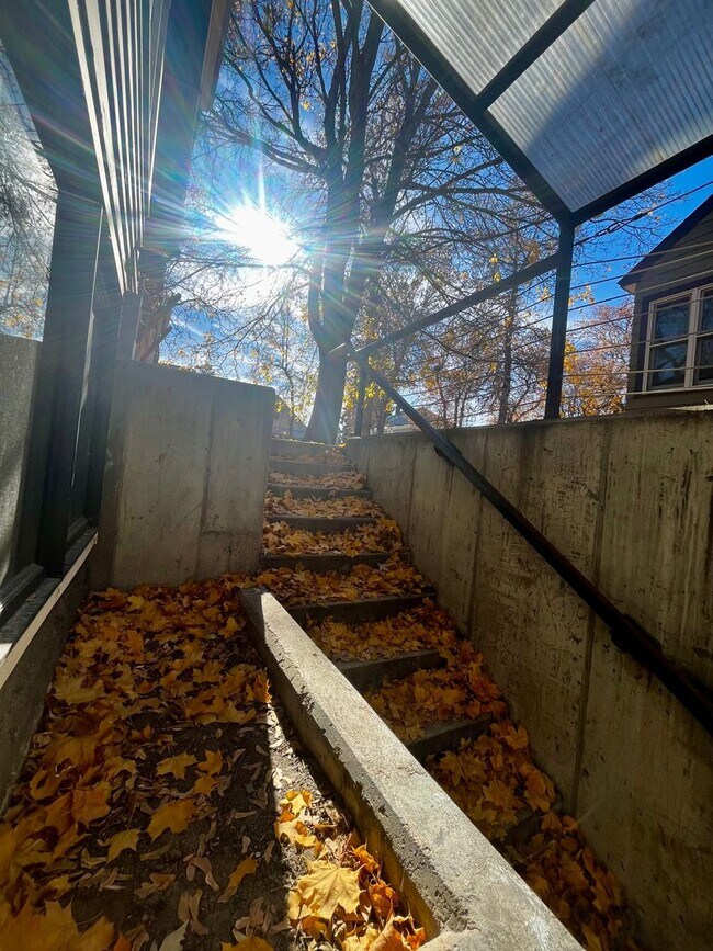 Photo - 607 W Babcock St Unidad Bottom Floor