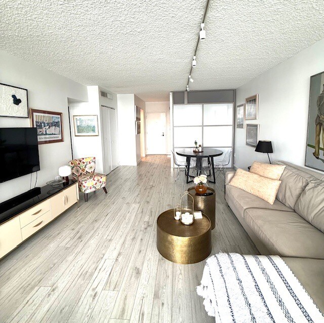 Photo - 800 West Ave