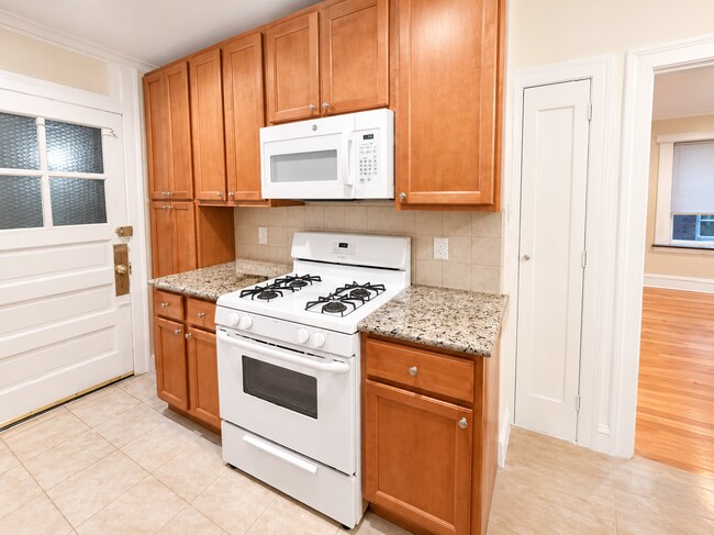 2044 W Farragut Ave Unit 1C